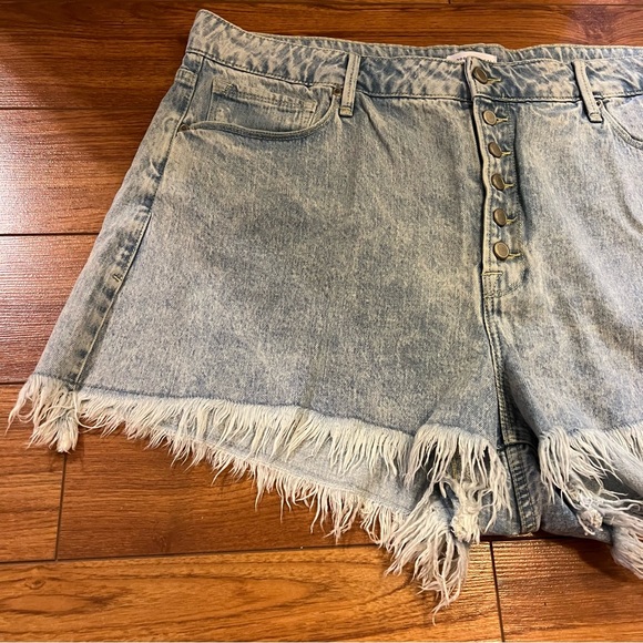 Good American Jean Shorts - Picture 3 of 5